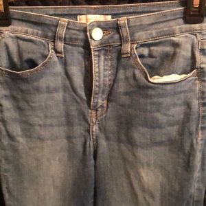 Jeggings no rips.  Size 7/28w high rise